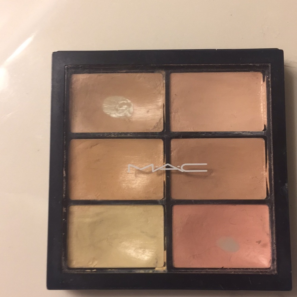 MAC PRO CONCEAL AND CORRECT PALLET